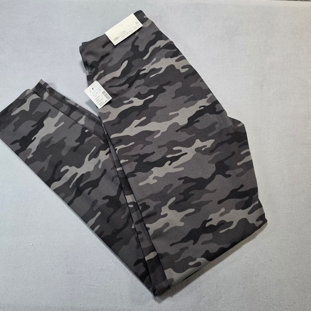 NEW Maurices Ultra High Rise Leggings Small Grey / Black Camo‎ Activewear